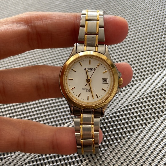 Silver and gold stainless steel watch - Picture 5 of 6